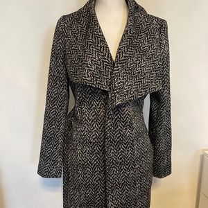 BANANA REPUBLIC BLACK AND WHITE COAT JACKET